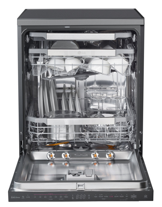 대용량과 스팀 적용한 'LG 디오스 식기세척기 스팀(모델명: DFB22M)'의 제품 사진.  <LG전자 제공>